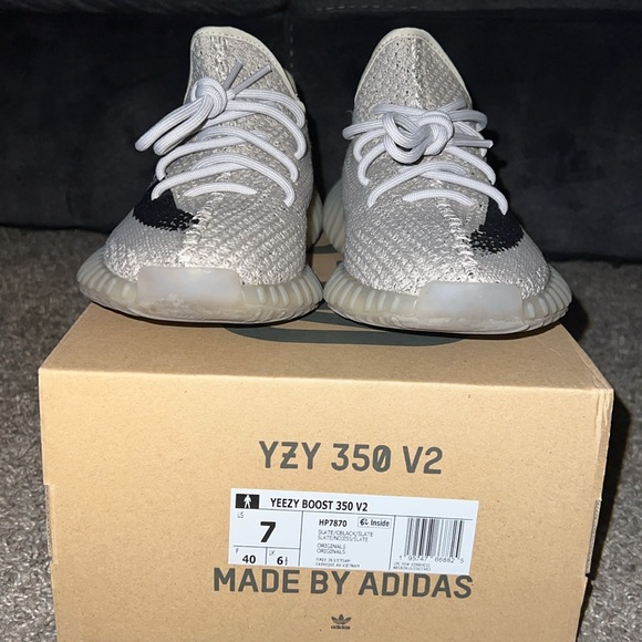 Yeezy - Picture 3 of 4